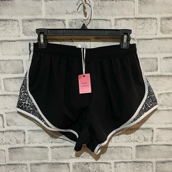 NWT! Women’s Simply Southern Run black/white/snake lined shorts Medium - Picture 1 of 4